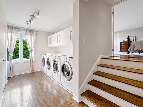 Salle de lavage - 8 Rue Magnolia, Baie-D'Urfé, QC - Indoor Photo Showing Laundry Room