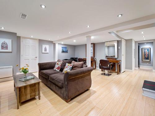 Salle familiale - 8 Rue Magnolia, Baie-D'Urfé, QC - Indoor Photo Showing Living Room