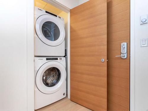 508-989 Johnson St, Victoria, BC - Indoor Photo Showing Laundry Room