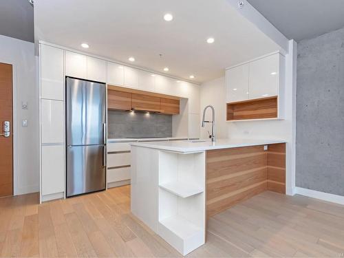 508-989 Johnson St, Victoria, BC - Indoor Photo Showing Kitchen With Upgraded Kitchen
