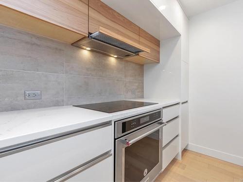 508-989 Johnson St, Victoria, BC - Indoor Photo Showing Kitchen