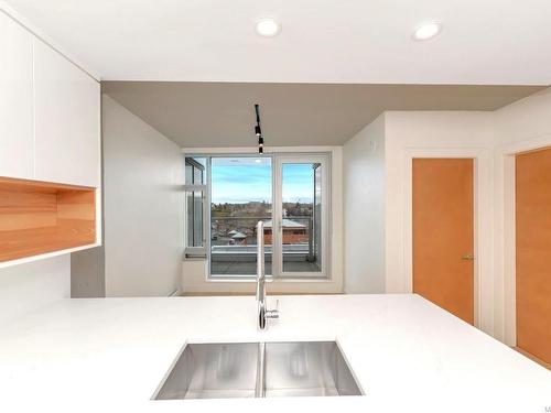 508-989 Johnson St, Victoria, BC - Indoor Photo Showing Kitchen With Double Sink