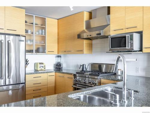 1201-38 Front St, Nanaimo, BC - Indoor Photo Showing Kitchen With Double Sink With Upgraded Kitchen