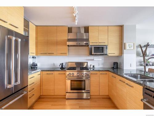 1201-38 Front St, Nanaimo, BC - Indoor Photo Showing Kitchen With Double Sink