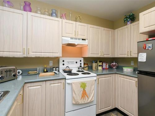 303-1683 Balmoral Ave, Comox, BC - Indoor Photo Showing Kitchen