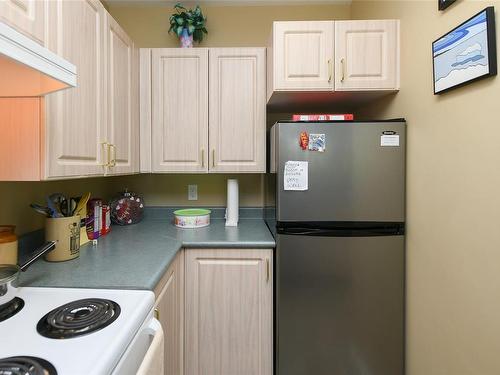 303-1683 Balmoral Ave, Comox, BC - Indoor Photo Showing Kitchen