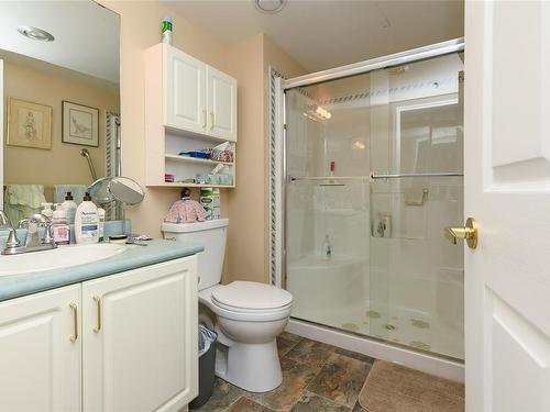 303-1683 Balmoral Ave, Comox, BC - Indoor Photo Showing Bathroom