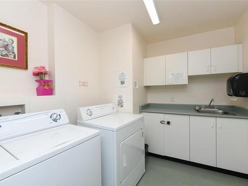 303-1683 Balmoral Ave, Comox, BC - Indoor Photo Showing Laundry Room