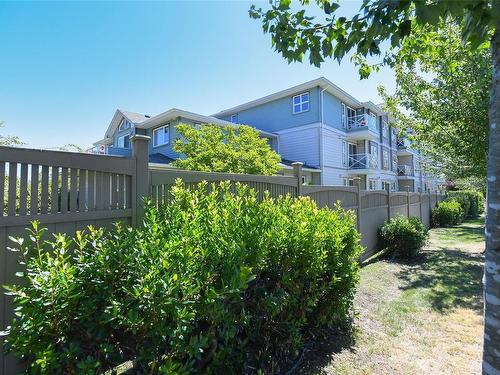 303-1683 Balmoral Ave, Comox, BC - Outdoor