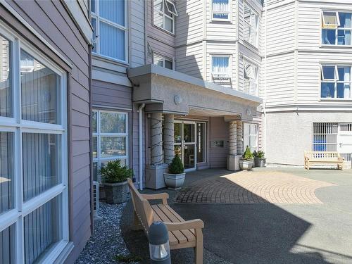 303-1683 Balmoral Ave, Comox, BC - Outdoor