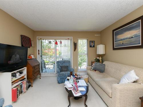 303-1683 Balmoral Ave, Comox, BC - Indoor Photo Showing Living Room