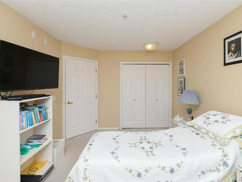 303-1683 Balmoral Ave, Comox, BC - Indoor Photo Showing Bedroom