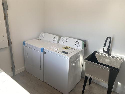 19 Sandstone Place, Kenora, ON - Indoor Photo Showing Laundry Room