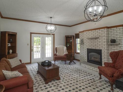 313 Cadillac Circle, Thunder Bay, ON - Indoor Photo Showing Living Room With Fireplace