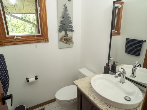 313 Cadillac Circle, Thunder Bay, ON - Indoor Photo Showing Bathroom