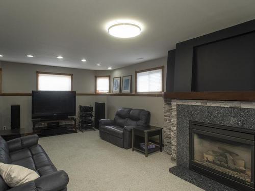 313 Cadillac Circle, Thunder Bay, ON - Indoor Photo Showing Living Room With Fireplace