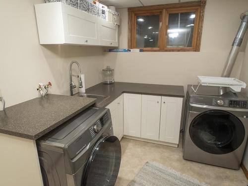 313 Cadillac Circle, Thunder Bay, ON - Indoor Photo Showing Laundry Room