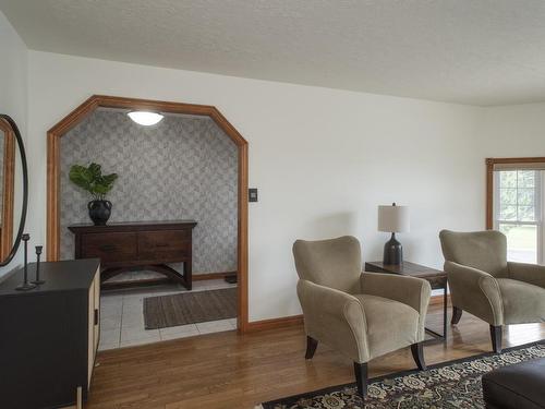 313 Cadillac Circle, Thunder Bay, ON - Indoor Photo Showing Living Room