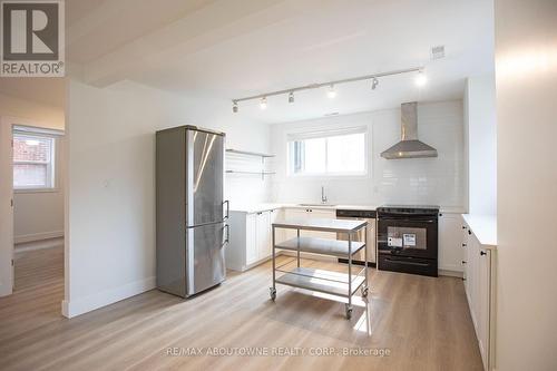 49 Fairleigh Avenue S, Hamilton (Gibson), ON - Indoor Photo Showing Kitchen