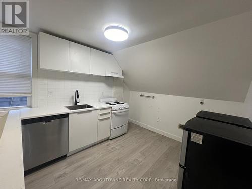 49 Fairleigh Avenue S, Hamilton (Gibson), ON - Indoor Photo Showing Kitchen