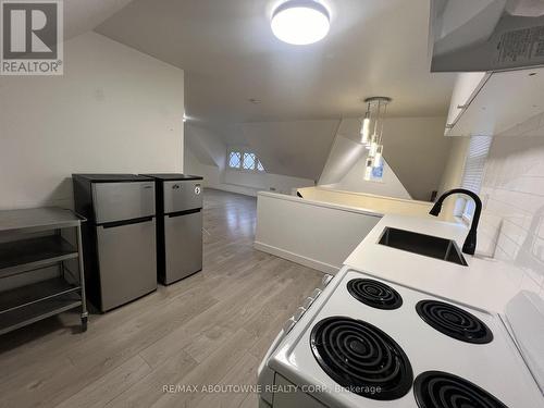 49 Fairleigh Avenue S, Hamilton (Gibson), ON - Indoor Photo Showing Kitchen