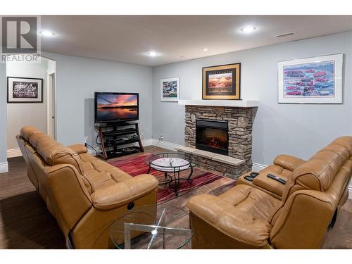 4450 Gordon Drive Unit# 105, Kelowna, BC - Indoor Photo Showing Living Room With Fireplace