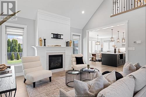 960 Chateau, Windsor, ON - Indoor Photo Showing Living Room With Fireplace