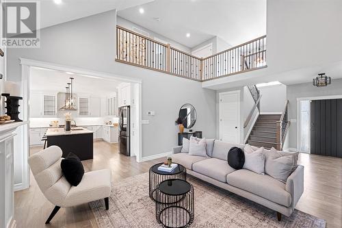 960 Chateau, Windsor, ON - Indoor Photo Showing Living Room