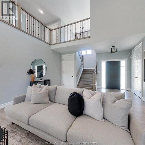 960 Chateau, Windsor, ON - Indoor Photo Showing Living Room