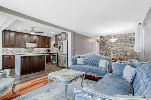 40 Queenslea Drive, Hamilton, ON - Indoor Photo Showing Living Room