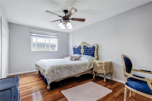 40 Queenslea Drive, Hamilton, ON - Indoor Photo Showing Bedroom