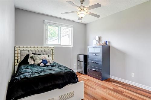 40 Queenslea Drive, Hamilton, ON - Indoor Photo Showing Bedroom