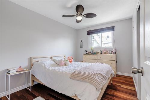 40 Queenslea Drive, Hamilton, ON - Indoor Photo Showing Bedroom