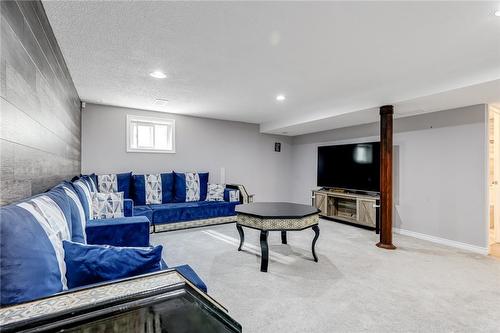 40 Queenslea Drive, Hamilton, ON - Indoor Photo Showing Other Room