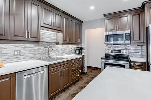 40 Queenslea Drive, Hamilton, ON - Indoor Photo Showing Kitchen With Stainless Steel Kitchen With Upgraded Kitchen