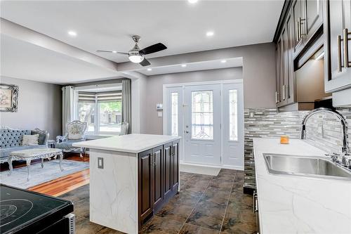 40 Queenslea Drive, Hamilton, ON - Indoor Photo Showing Kitchen