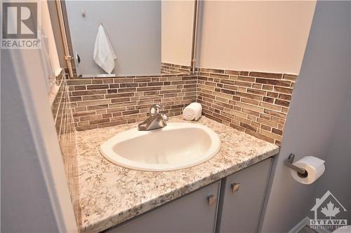 powder - 2276 Russell Road, Ottawa, ON - Indoor Photo Showing Bathroom