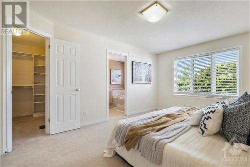 194 Forestglade Crescent, Ottawa, ON - Indoor Photo Showing Bedroom