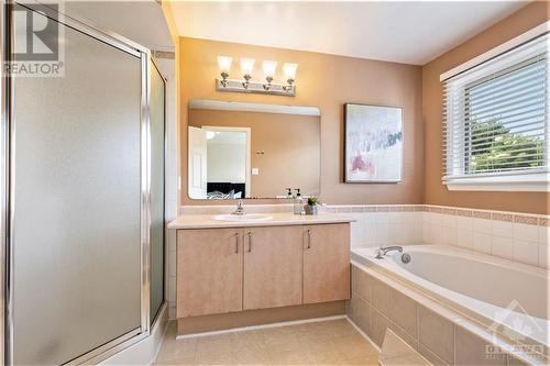 194 Forestglade Crescent, Ottawa, ON - Indoor Photo Showing Bathroom