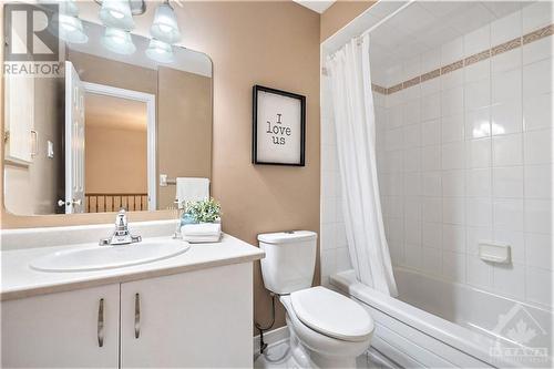 194 Forestglade Crescent, Ottawa, ON - Indoor Photo Showing Bathroom