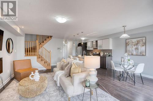 146 Crafter Crescent, Hamilton (Stoney Creek Mountain), ON - Indoor Photo Showing Living Room