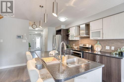 146 Crafter Crescent, Hamilton, ON - Indoor Photo Showing Kitchen With Double Sink With Upgraded Kitchen