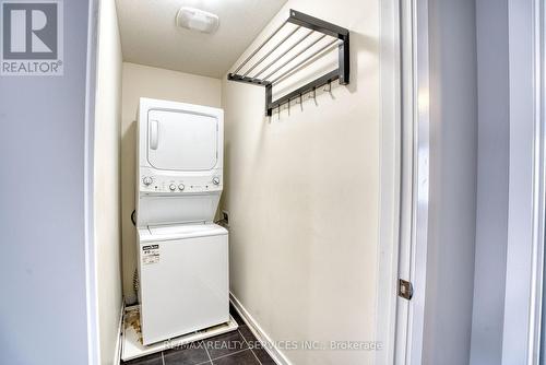 146 Crafter Crescent, Hamilton, ON - Indoor Photo Showing Laundry Room