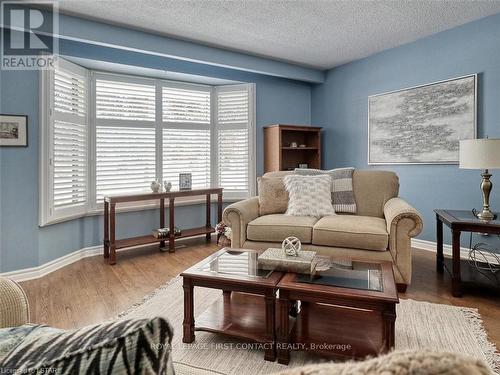 19 Roland Lane, London, ON - Indoor Photo Showing Living Room