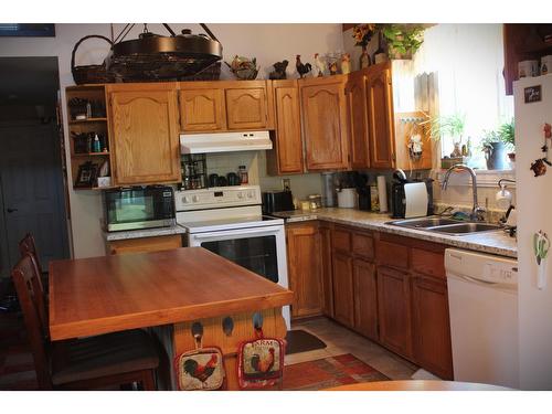 5695 International Road, Grand Forks, BC - Indoor Photo Showing Kitchen With Double Sink