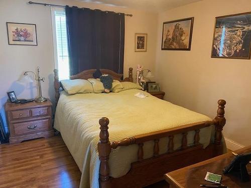 5695 International Road, Grand Forks, BC - Indoor Photo Showing Bedroom