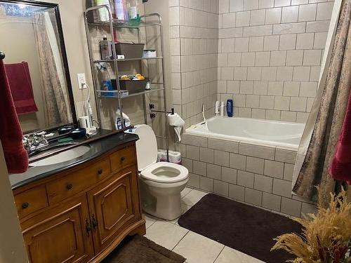 5695 International Road, Grand Forks, BC - Indoor Photo Showing Bathroom