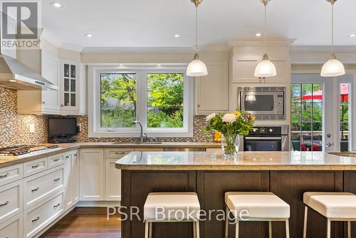 2063 Family Crescent, Mississauga, ON - Indoor Photo Showing Kitchen With Upgraded Kitchen