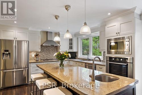 2063 Family Crescent, Mississauga, ON - Indoor Photo Showing Kitchen With Double Sink With Upgraded Kitchen