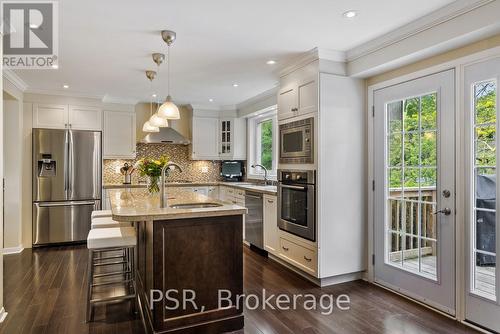 2063 Family Crescent, Mississauga, ON - Indoor Photo Showing Kitchen With Upgraded Kitchen